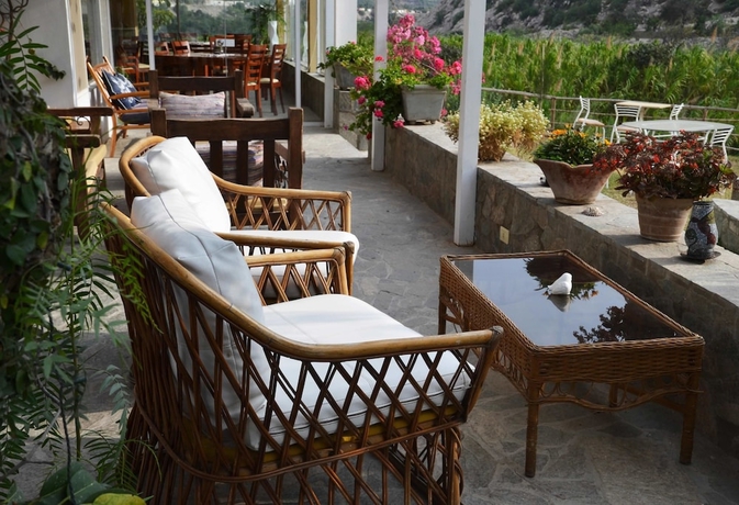 Imagen de los exteriores del Hotel Los Palomos. Foto 14