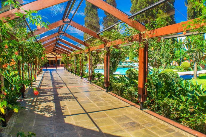 Imagen de los exteriores del Hotel Los Parrales Resort. Foto 9