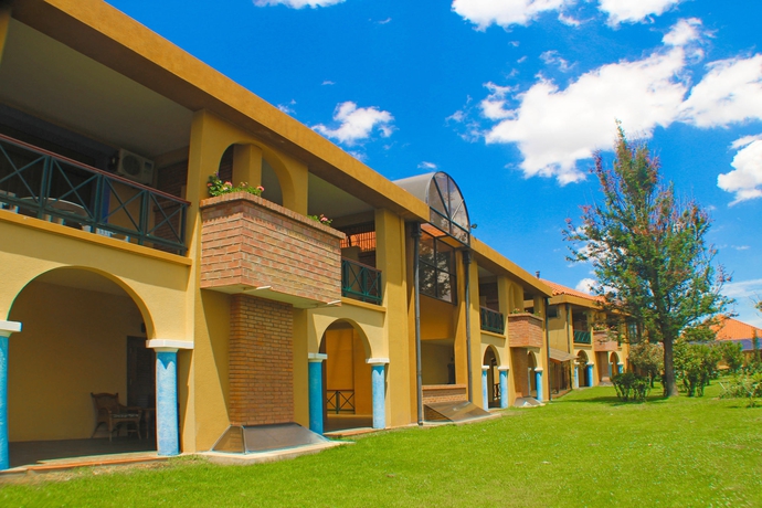 Imagen de los exteriores del Hotel Los Parrales Resort. Foto 10