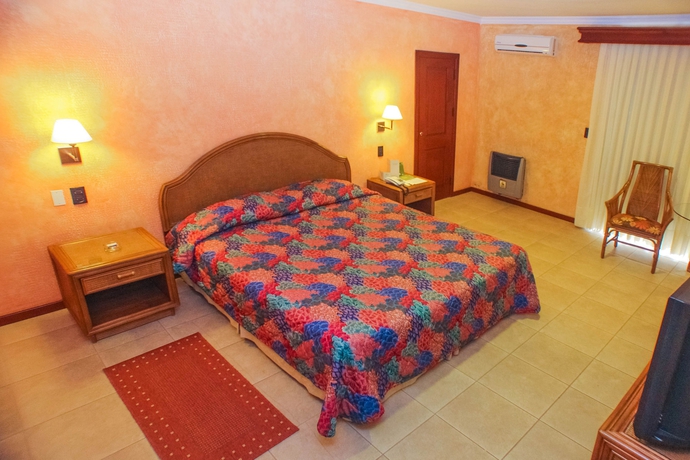 Imagen de la habitación del Hotel Los Parrales Resort. Foto 5