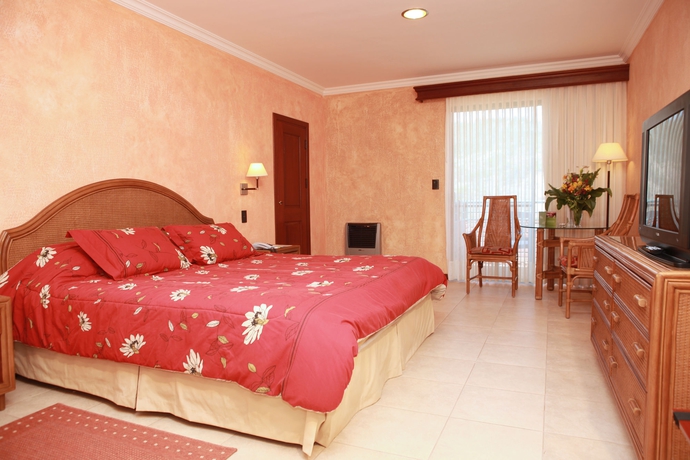 Imagen de la habitación del Hotel Los Parrales Resort. Foto 6