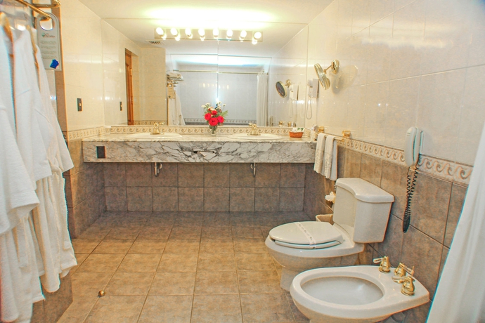 Imagen de la habitación del Hotel Los Parrales Resort. Foto 8