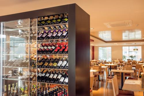 Imagen del bar/restaurante del Hotel Los Pasiegos. Foto 2