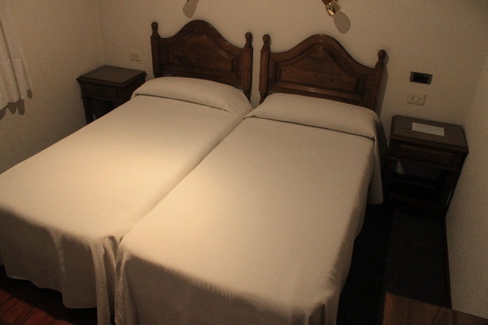 Imagen de la habitación del Hotel Los Perales. Foto 5