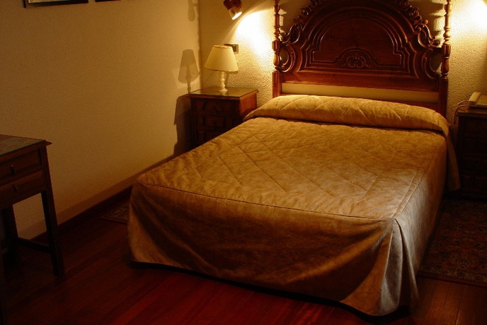 Imagen de la habitación del Hotel Los Perales. Foto 9