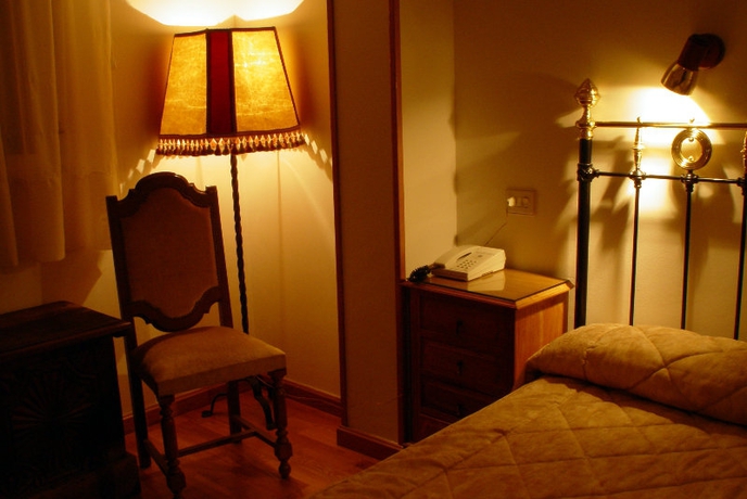 Imagen de la habitación del Hotel Los Perales. Foto 10