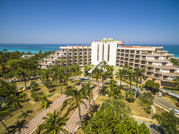 Imagen de los exteriores del Hotel Los Pétalos Varadero. Foto 5
