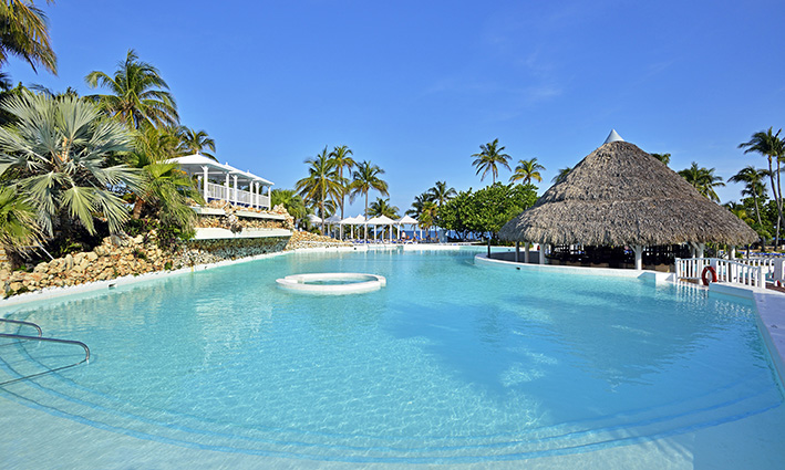 Imagen de la piscina del Hotel Los Pétalos Varadero. Foto 9