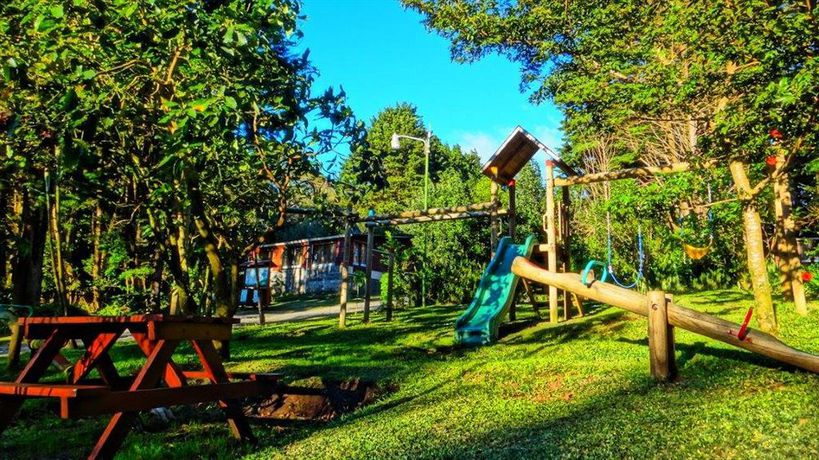 Imagen de los exteriores del Hotel Los Pinos Cabanas Y Jardines. Foto 12