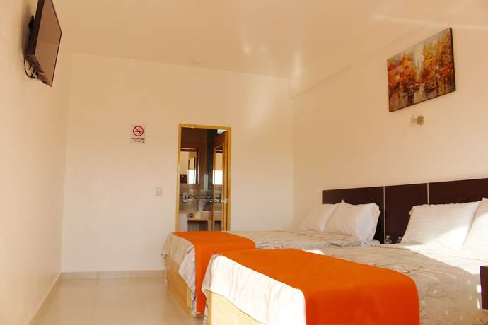 Imagen de la habitación del Hotel Los Pinos Express. Foto 4