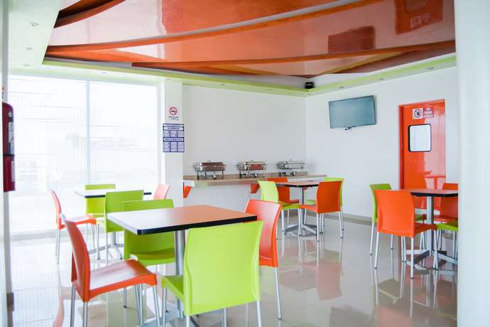 Imagen del bar/restaurante del Hotel Los Pinos Express. Foto 2