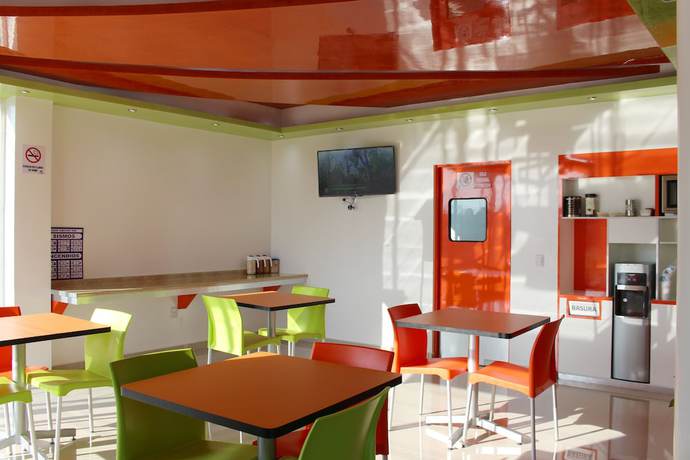 Imagen del bar/restaurante del Hotel Los Pinos Express. Foto 3