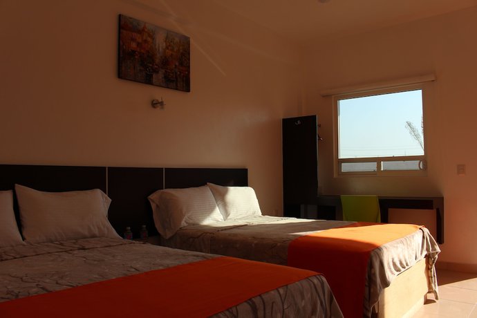 Imagen de la habitación del Hotel Los Pinos Express. Foto 9