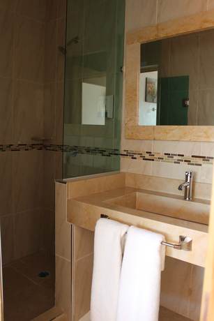 Imagen de la habitación del Hotel Los Pinos Express. Foto 10