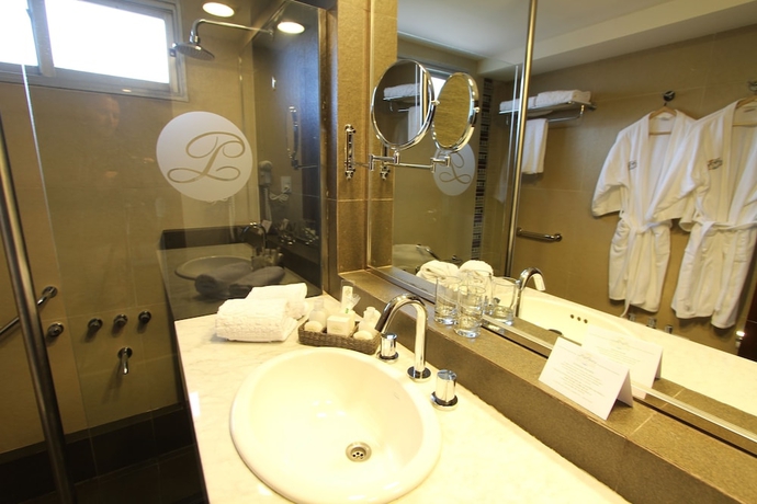 Imagen de la habitación del Hotel Los Pinos Resort and Spa Termal. Foto 6