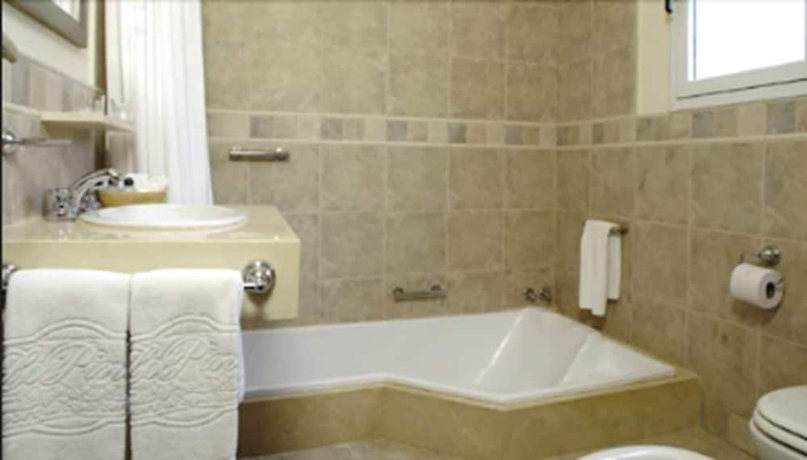 Imagen de la habitación del Hotel Los Pinos Resort and Spa Termal. Foto 12