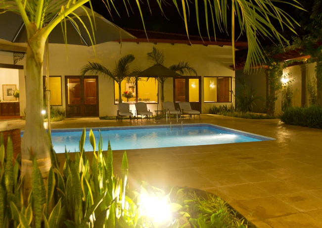 Imagen de la piscina del Hotel Los Portales. Foto 12