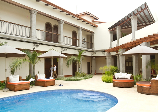 Imagen de la piscina del Hotel Los Portales. Foto 13