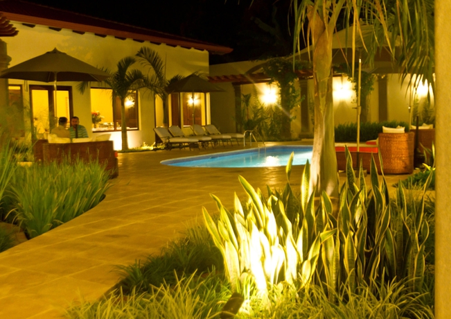 Imagen de la piscina del Hotel Los Portales. Foto 14