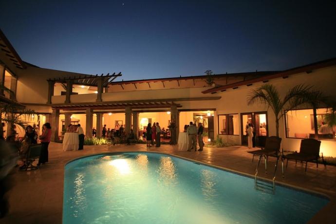 Imagen de la piscina del Hotel Los Portales. Foto 15