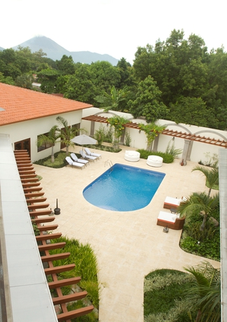 Imagen de la piscina del Hotel Los Portales. Foto 16