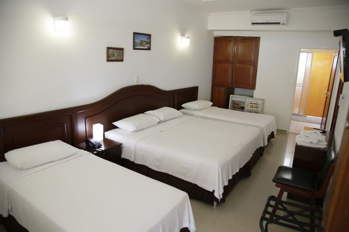 Imagen de la habitación del Hotel Los Puentes. Foto 6