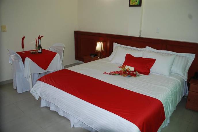 Imagen de la habitación del Hotel Los Puentes. Foto 7