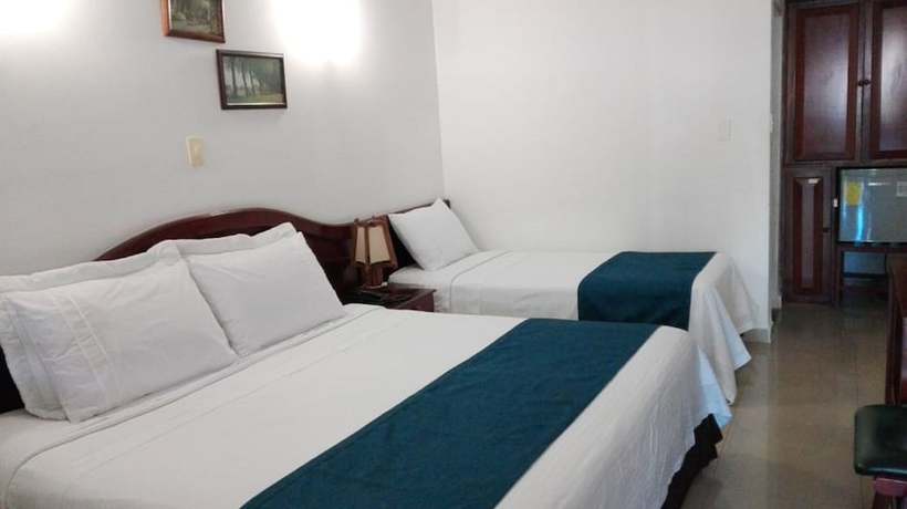 Imagen de la habitación del Hotel Los Puentes. Foto 8