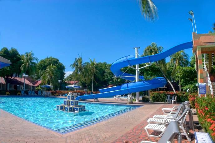 Imagen de la piscina del Hotel Los Puentes. Foto 14