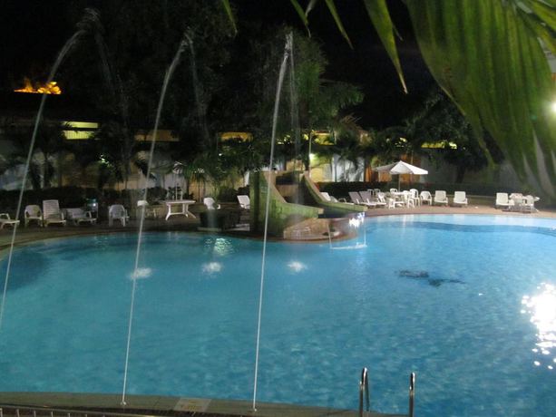 Imagen de la piscina del Hotel Los Puentes. Foto 16