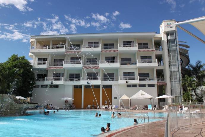 Imagen de la piscina del Hotel Los Puentes. Foto 18