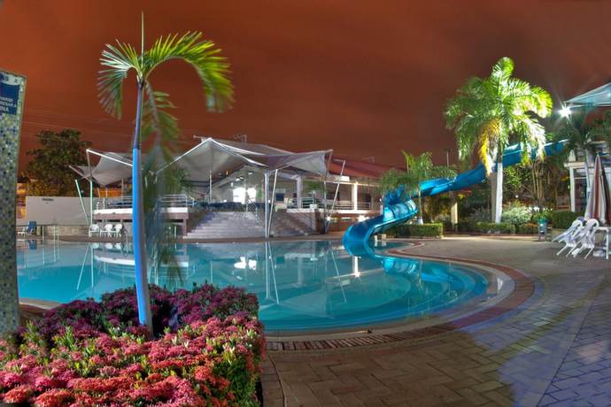 Imagen de la piscina del Hotel Los Puentes. Foto 19