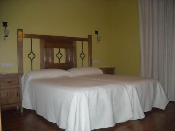Imagen de la habitación del Hotel Los Reales. Foto 16