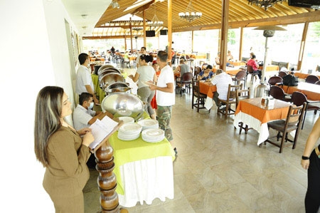 Imagen del bar/restaurante del Hotel Los Recuerdos. Foto 2