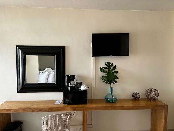 Imagen general del Hotel Los Robles, Nuevo Laredo. Foto 1