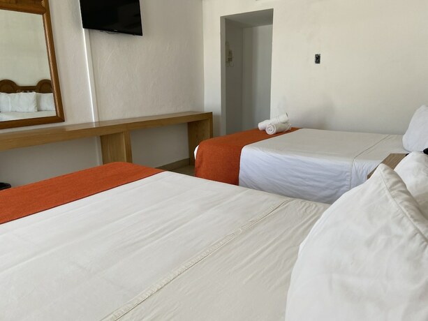 Imagen general del Hotel Los Robles, Nuevo Laredo. Foto 4