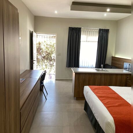 Imagen de la habitación del Hotel Los Robles, Nuevo Laredo. Foto 17