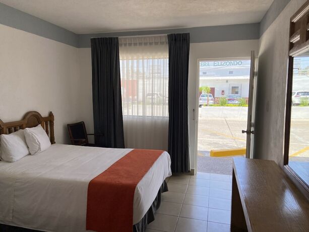 Imagen general del Hotel Los Robles, Nuevo Laredo. Foto 5