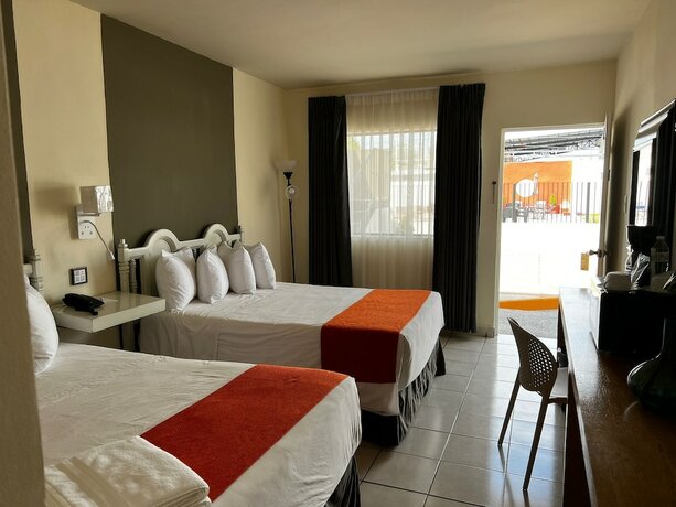 Imagen general del Hotel Los Robles, Nuevo Laredo. Foto 11