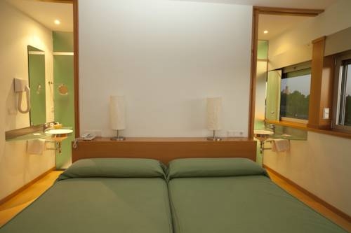 Imagen de la habitación del Hotel Los Rosales, Almansa. Foto 2