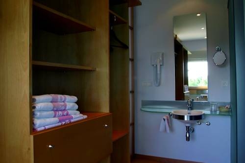 Imagen de la habitación del Hotel Los Rosales, Almansa. Foto 7
