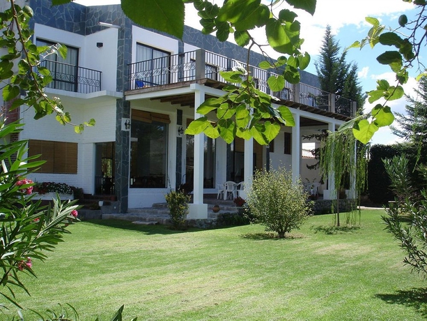 Imagen de los exteriores del Hotel Los Sauces Cafayate. Foto 6