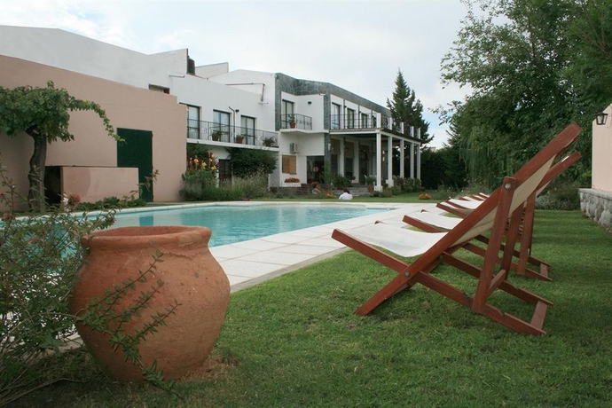 Imagen de la piscina del Hotel Los Sauces Cafayate. Foto 8
