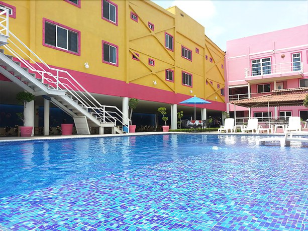 Imagen de la piscina del Hotel Los Sauces Oaxtepec. Foto 20