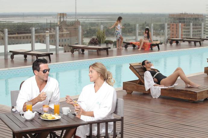 Imagen de la piscina del Hotel Los Silos. Foto 14