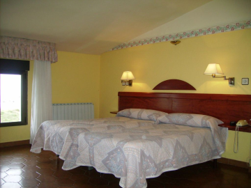 Imagen de la habitación del Hotel Los Tamarises. Foto 5