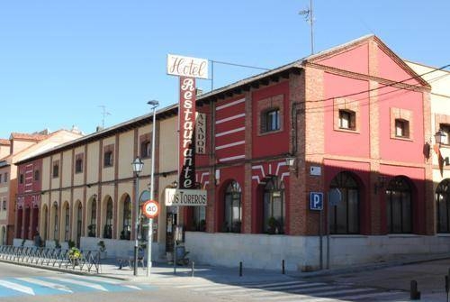 Imagen de los exteriores del Hotel Los Toreros. Foto 7