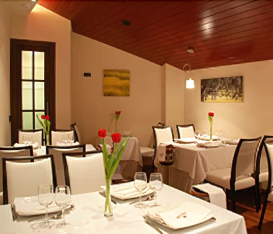 Imagen del bar/restaurante del Hotel Los Usias. Foto 2