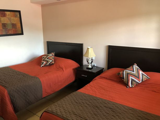 Imagen de la habitación del Hotel Los Valles. Foto 13