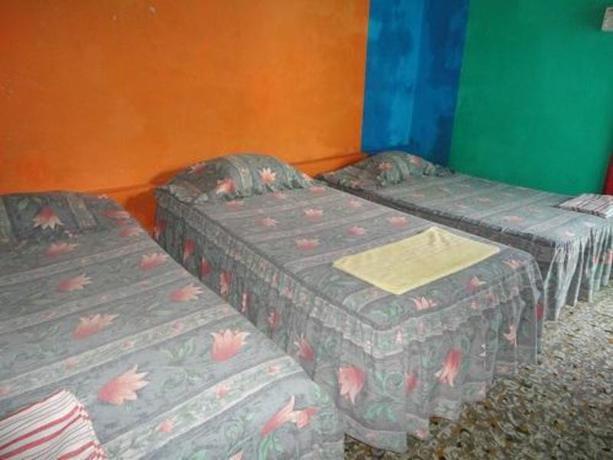 Imagen de la habitación del Hotel Los estudiantes. Foto 3